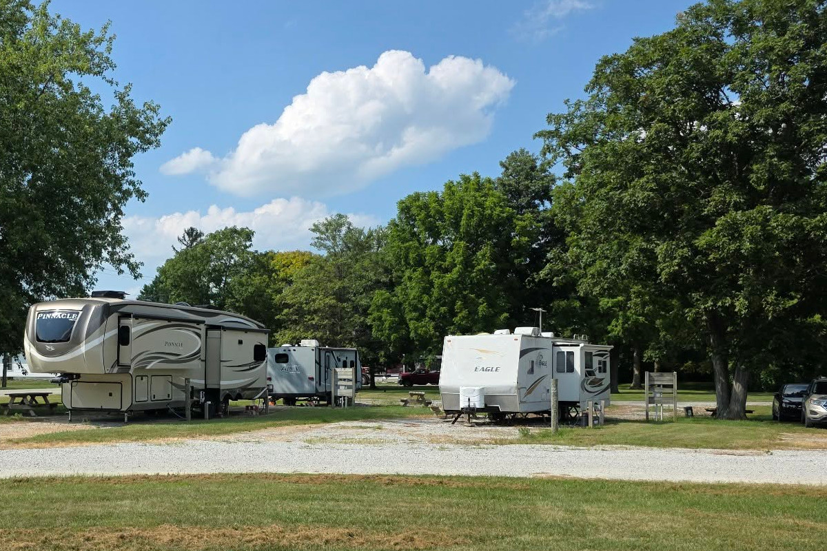 Shaded Pull-Through Site